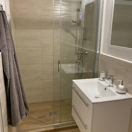 Szanyi Apartment *