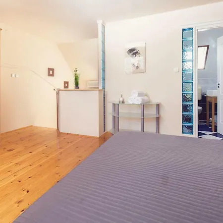 Szanyi Apartment *
